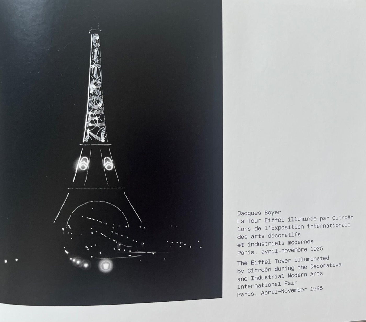 La Tour Eiffel illuminée par Citroën, 1925