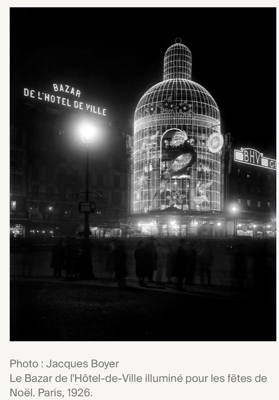Le Bazar de l'Hôtel-de-Ville illuminé pour Noël, 1926