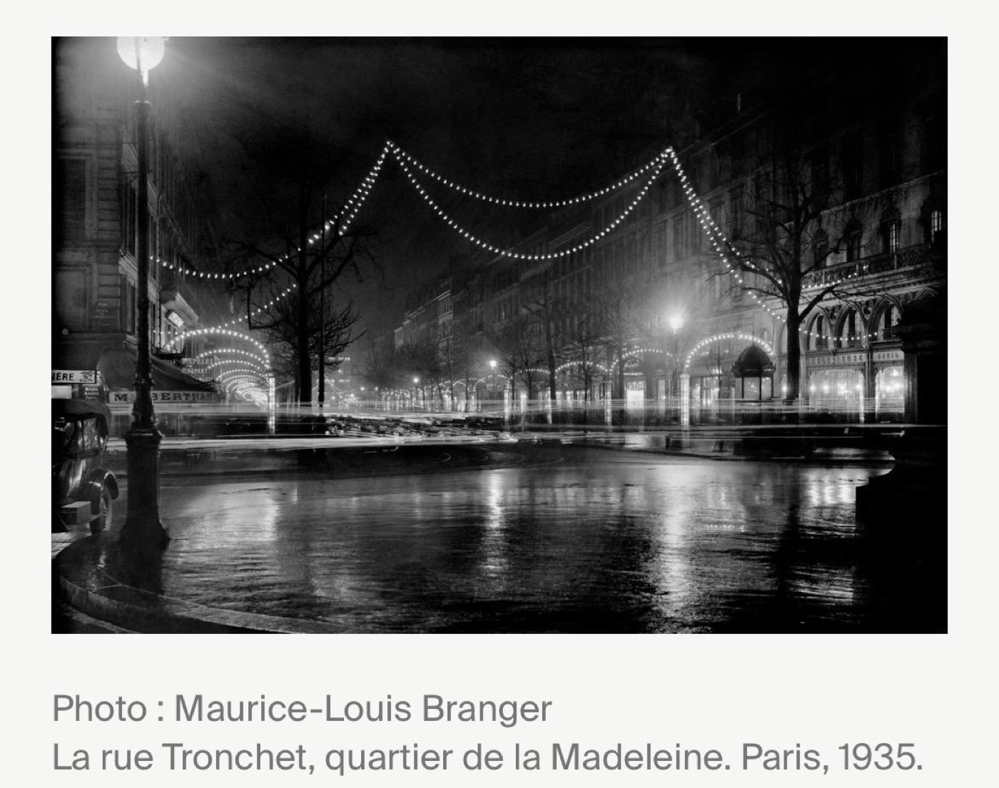 La rue Tronchet illuminée sous la pluie, quartier de la Madeleine, 1935