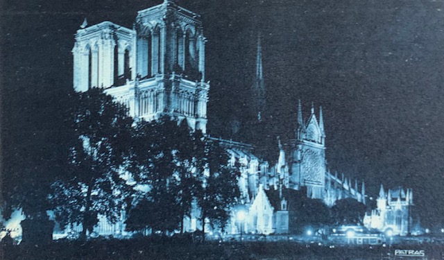 Notre-Dame de Paris baignée dans la lumière indirecte de Jacopozzi, 1930