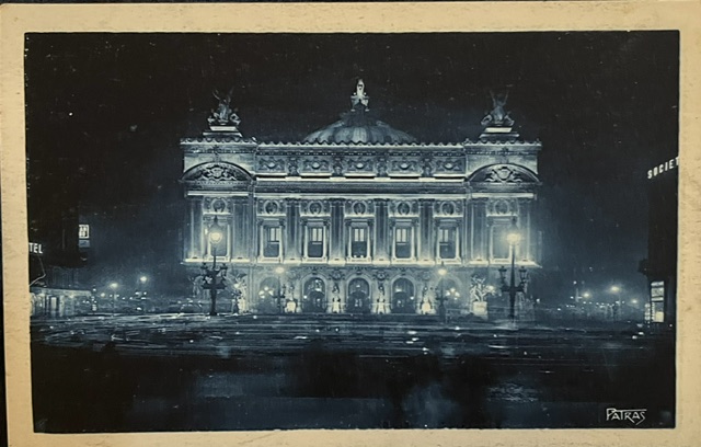 Opéra Garnier illuminé la nuit